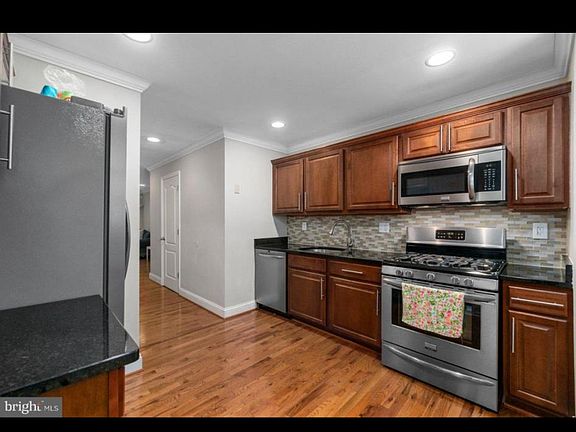 5th image of 148 N Ellwood Ave