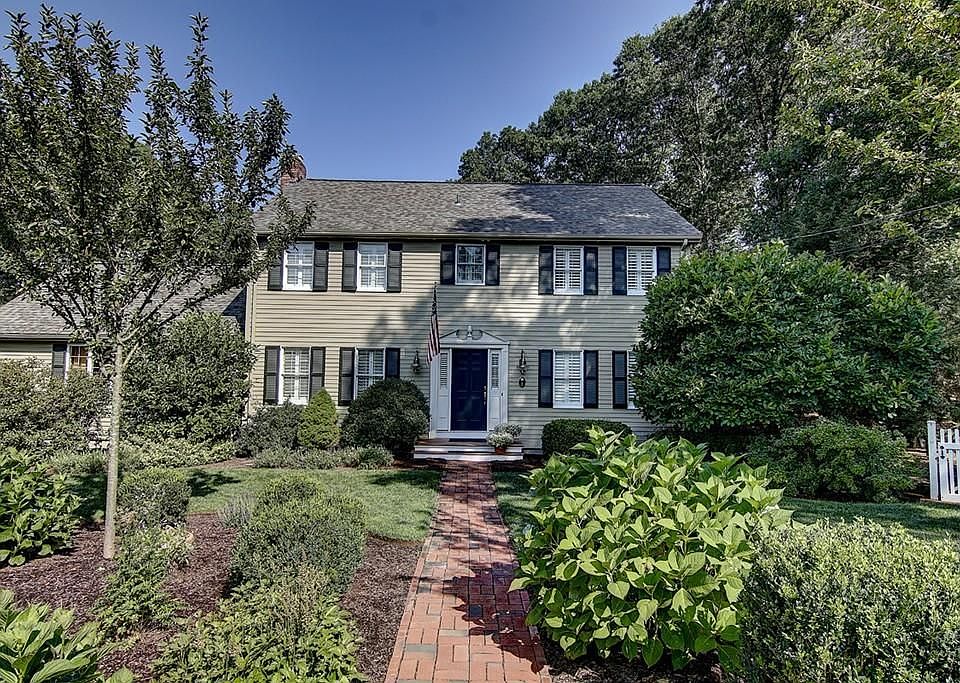 1st image of 1 White Hill Ln