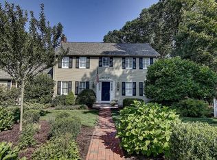 1 White Hill Ln, Cumberland, RI 02864