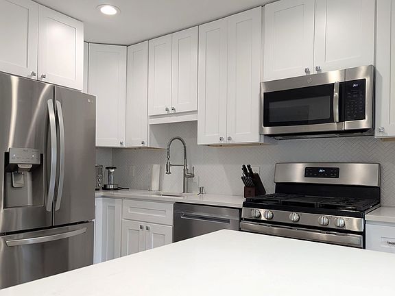 4th image of 230 Orchard Park