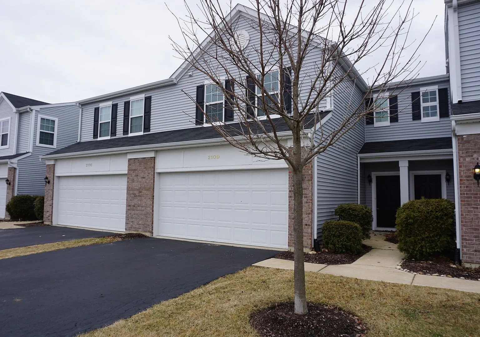 Spacious and fabulous 3 bedroom/2.1 bath townhouse with two car attached garage — Photo 1