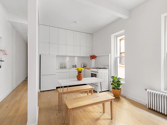 2nd image of 199 8th Ave APT B2