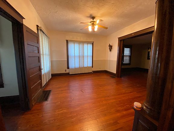 5th image of 818 Barnett St