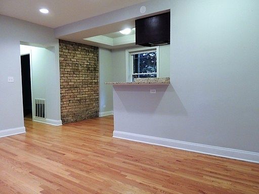 3rd image of 7722 N Ashland Ave