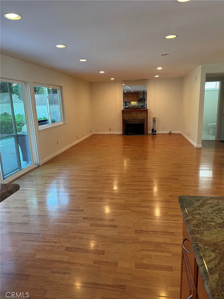 4 bed, 2.5 bath, 2053 sqft, $5,500 — Photo 4