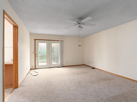 5th image of 2946 S Elizabeth Ave