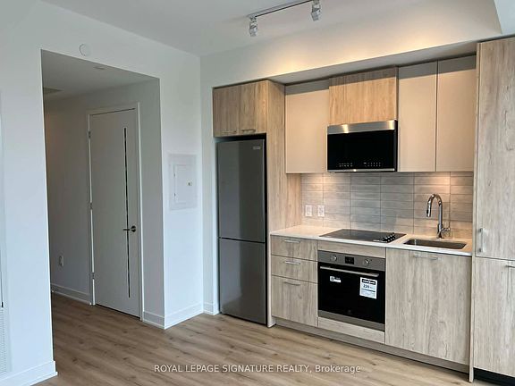 4th image of 10 Oak St #2310