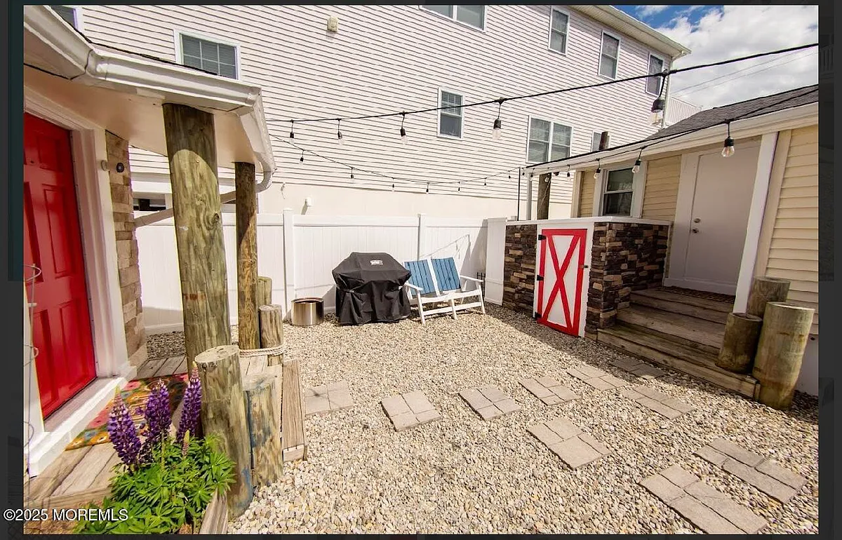 Building Photo - 46 Kearney Ave #A