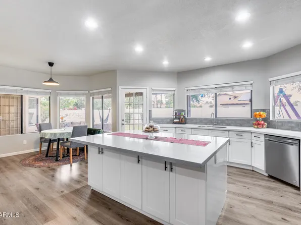 1042 W NEWPORT BEACH Drive, Gilbert, AZ 85233