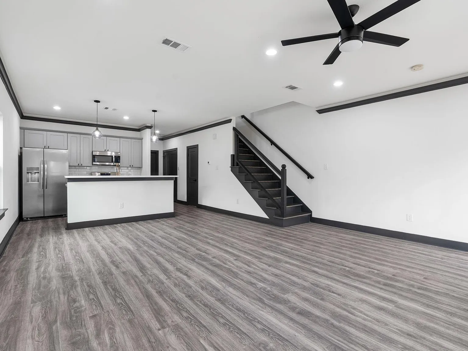 4 bed, 2.5 bath, 1764 sqft, $2,200 — Photo 3