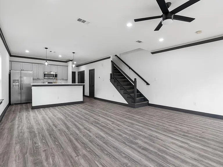 913 Panama St — Photo 2