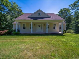 96 Stagecoach Rd, Woodbury, CT 06798