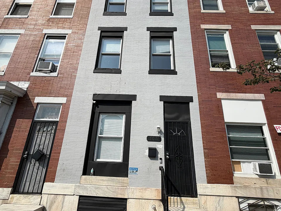 702 N Kenwood Ave