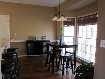 Breakfast Area overlooks beautfiul back 