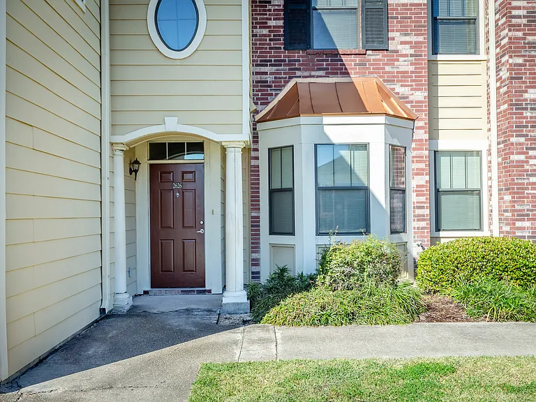Mansions at Ivy Lake — Photo 18