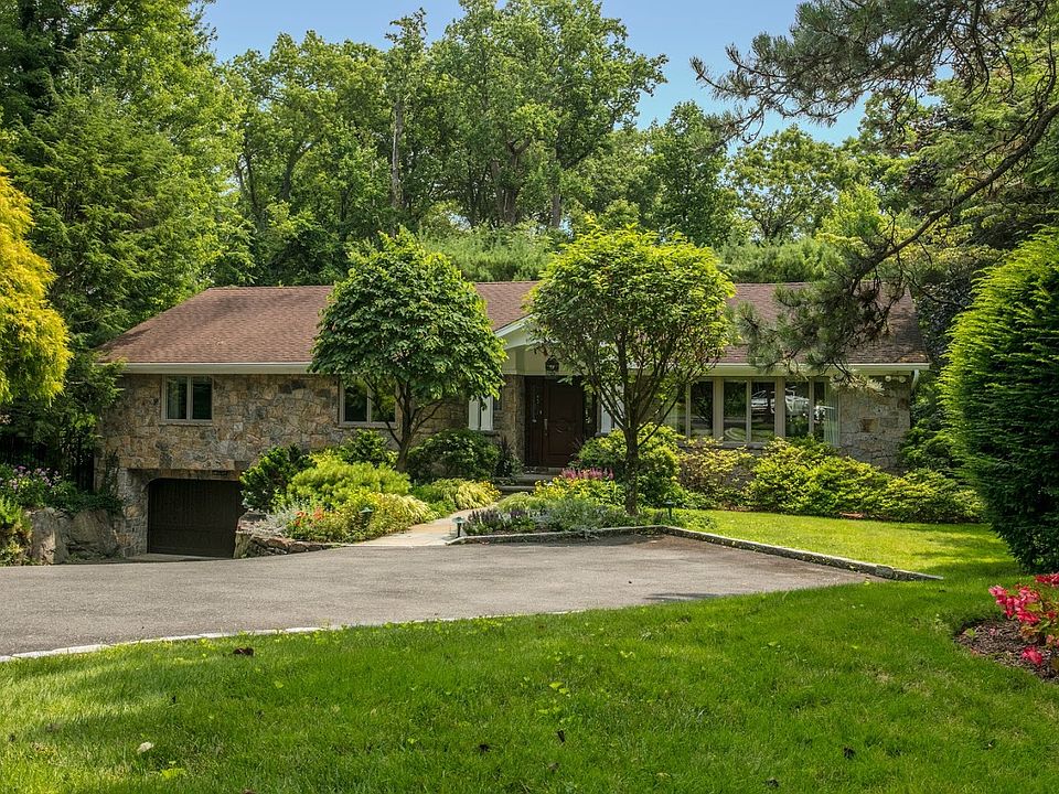 1st image of 9 Oxford Ln