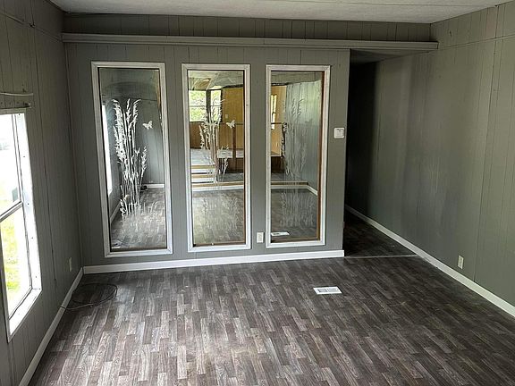 4th image of 54 Woody Ln