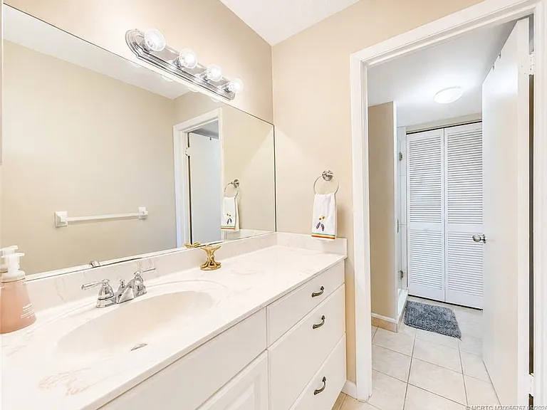 7430 S Ocean Dr #220 — Photo 27