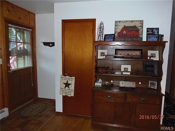 Entry of this country style ranch