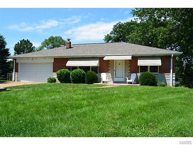 10637 W Knollshire Dr photo 1