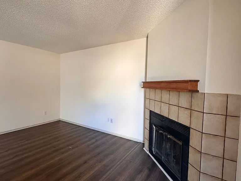 1915 Henderson Ave. — Photo 14