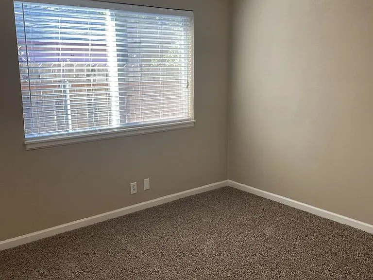 3952 Roesner Ave — Photo 8