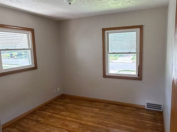 5th image of 5017 E 115th St