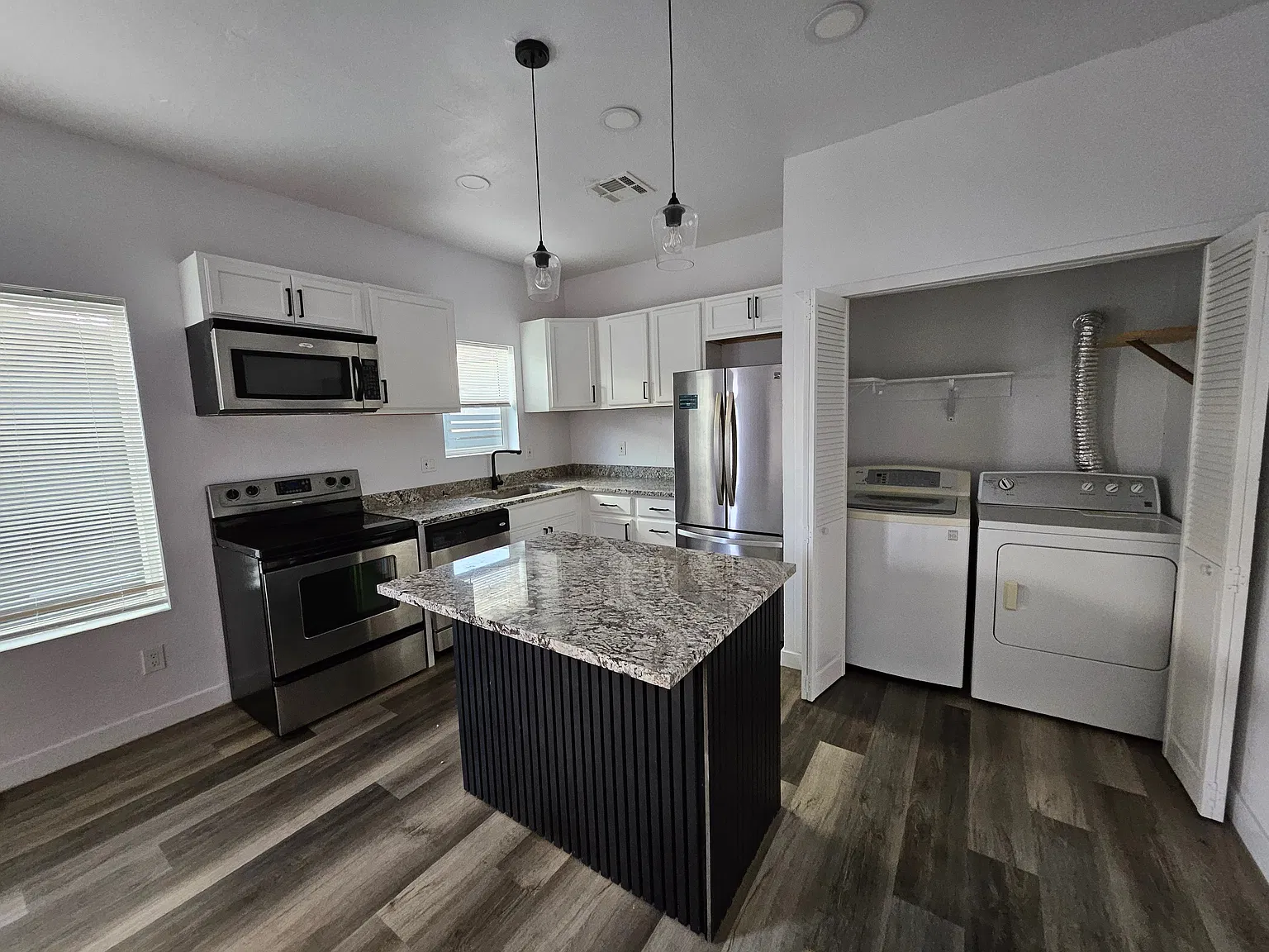 3 bed, 850 sqft, $2,100 — Photo 4