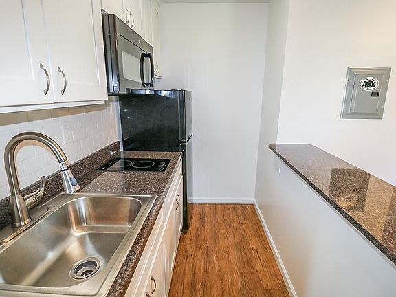 4th image of 14 Church St APT V