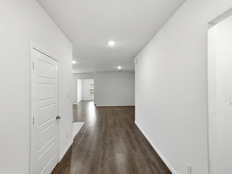 415 Boston Rd — Photo 2