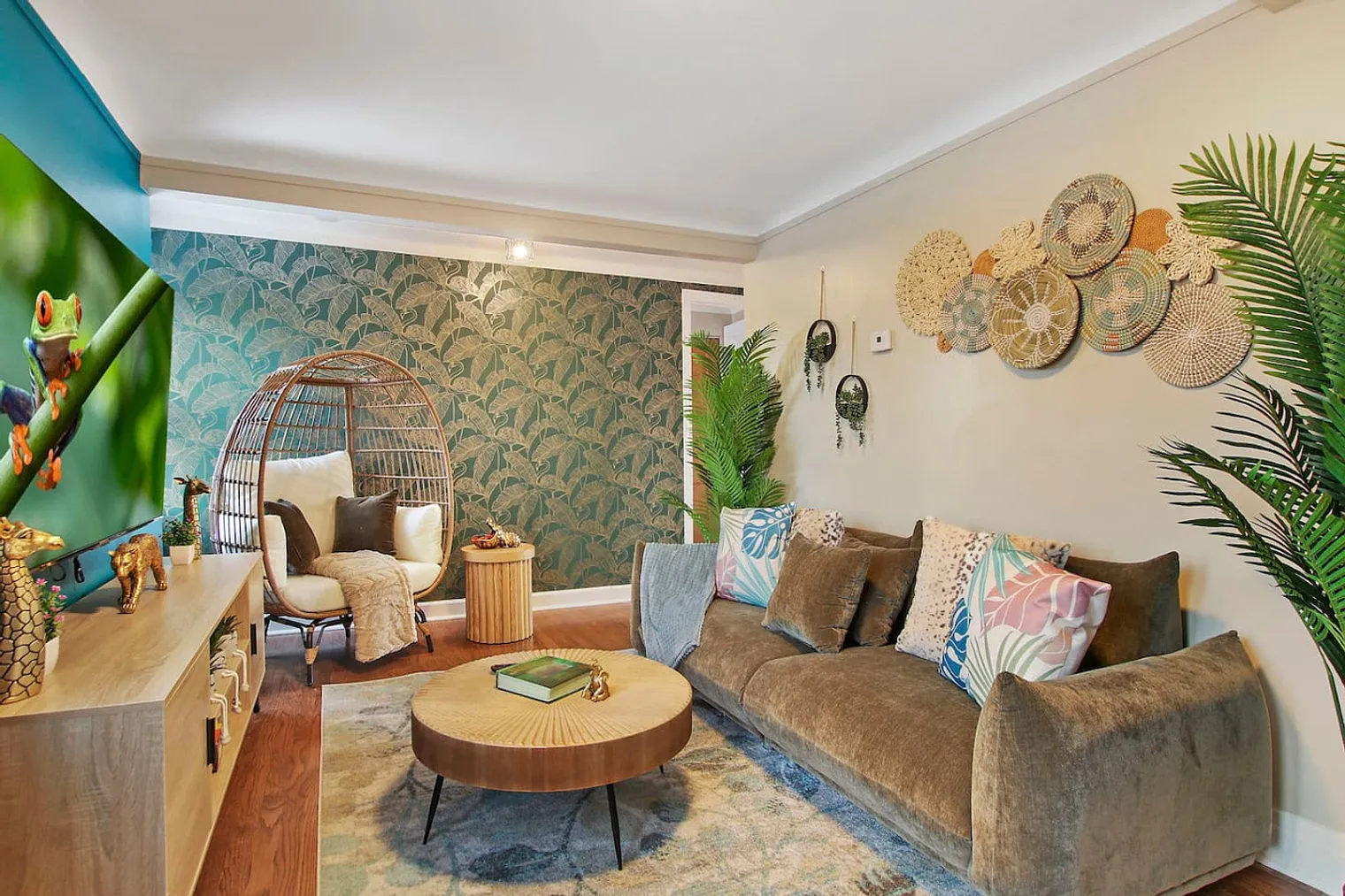 3 bed, 1.0 bath, $2,697 — Photo 1