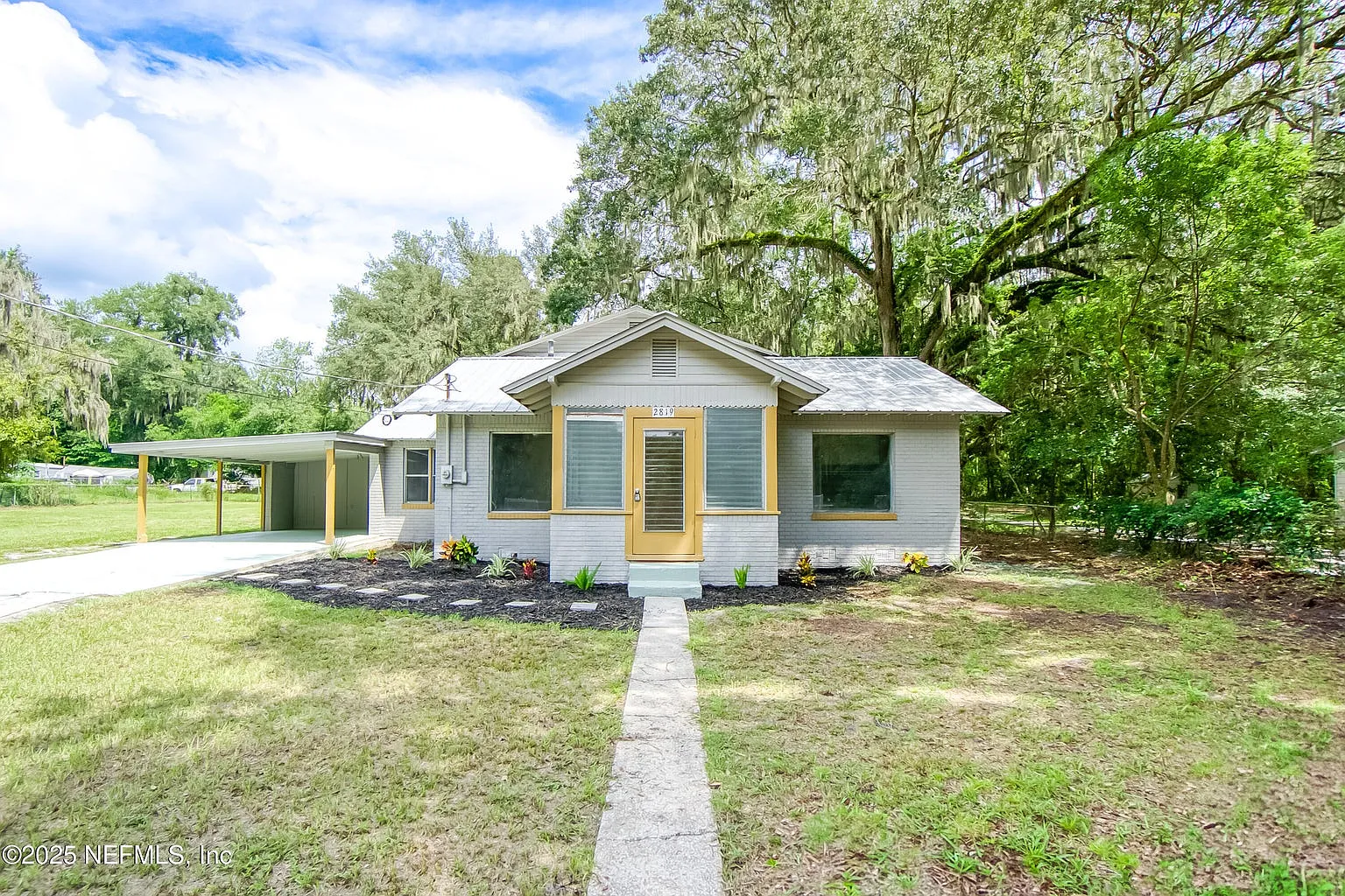 5 bed, 2070 sqft, $2,500 — Photo 1