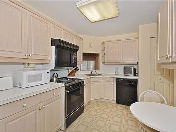 4th image of 62 Kayser Ln