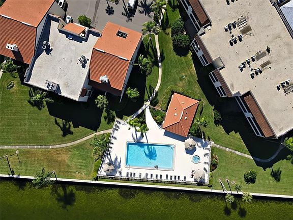 3rd image of 103 1st St E APT 113