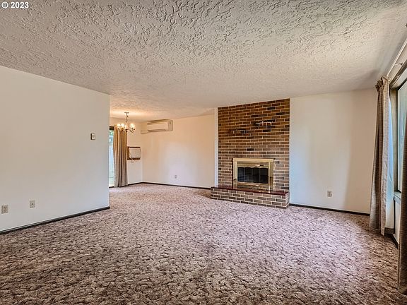 4th image of 3510 NE 45th St APT A