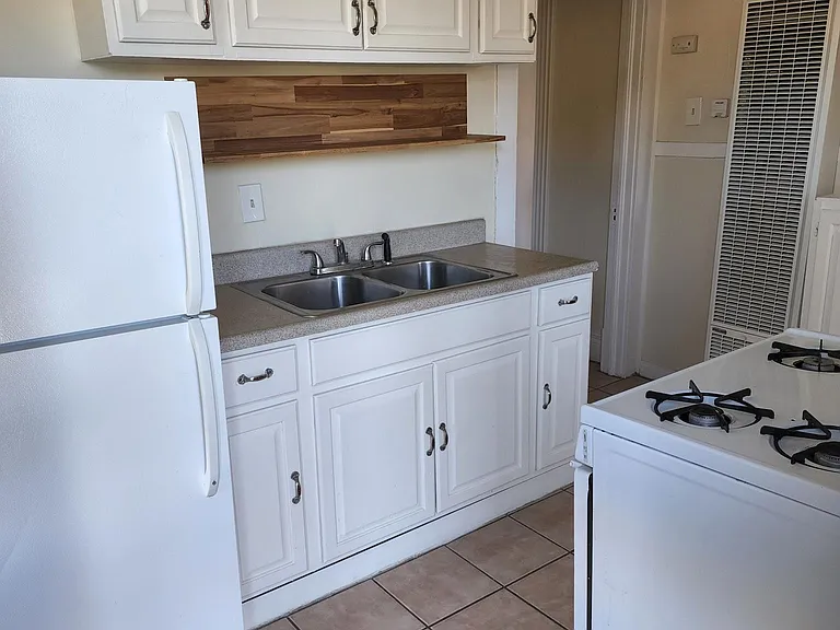 821 Walnut Ave — Photo 2