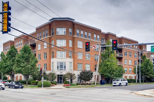 1st image of 900 Lee St Unit 507
