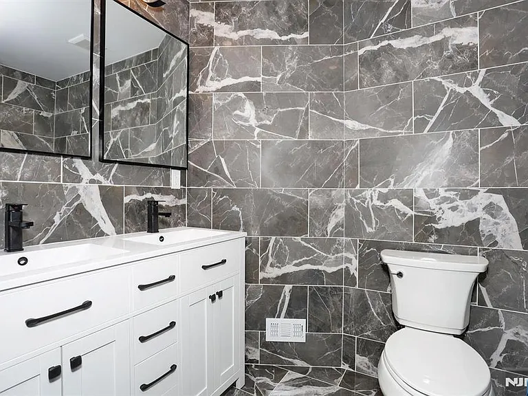 105 Hollywood Ave — Photo 11