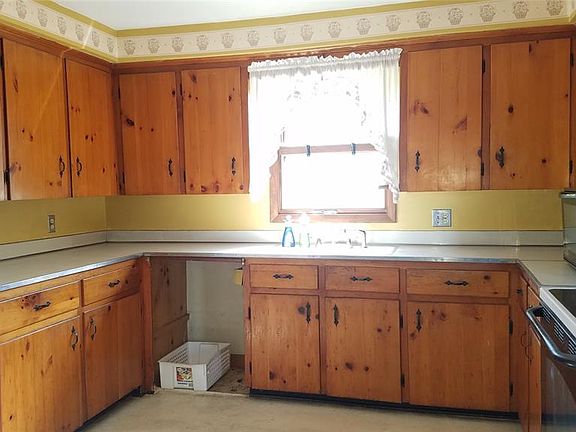 4th image of 3615 Lott St