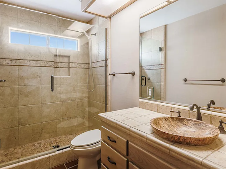 1524 Steinhart Ave — Photo 15