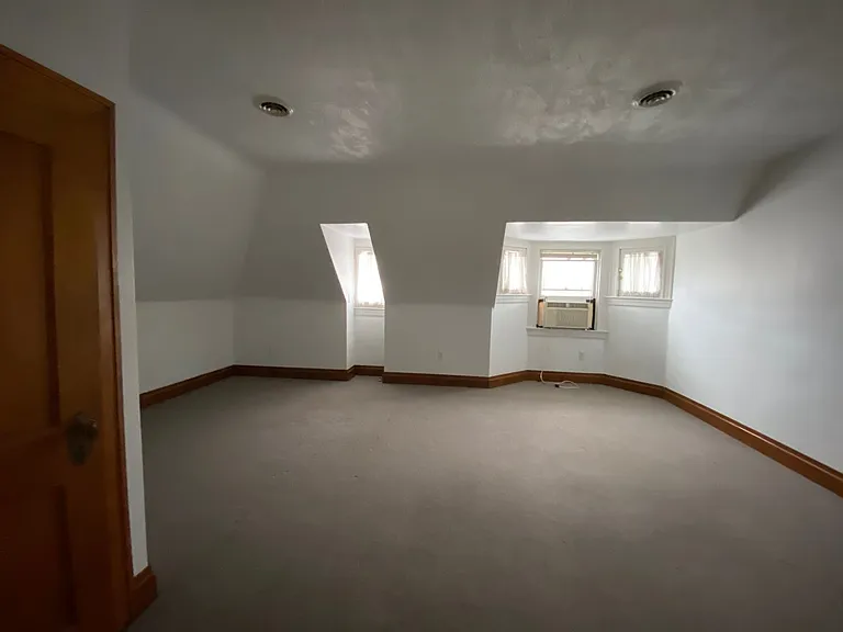 598 E Maiden St — Photo 14