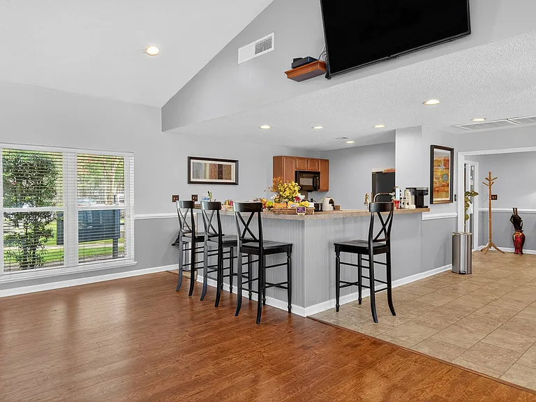 North Bluff Apartments — Photo 6
