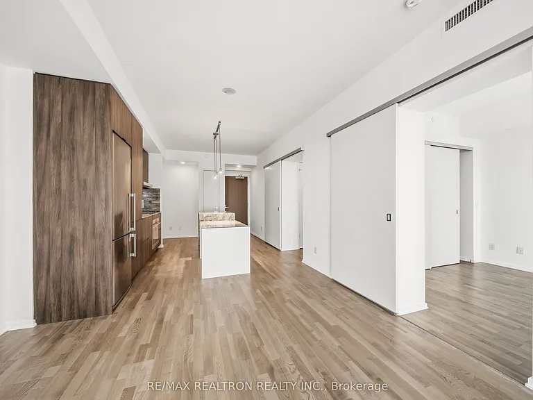 1 Bloor St E #3211 — Photo 8