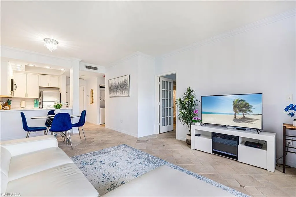 2 bed, 2.0 bath, 965 sqft, $3,500 — Photo 4