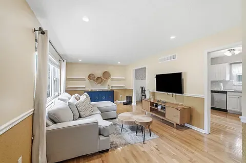 3 bed, 1474 sqft, $2,499 — Photo 2