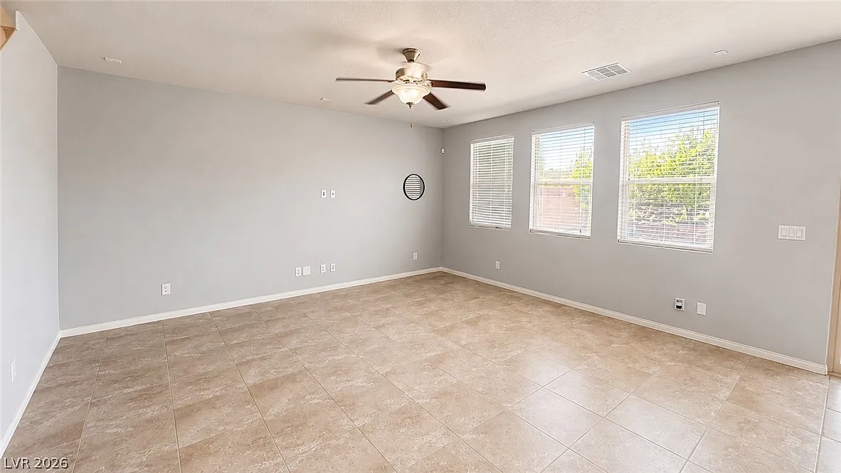 5 bed, 3.0 bath, 2649 sqft, $2,695 — Photo 2