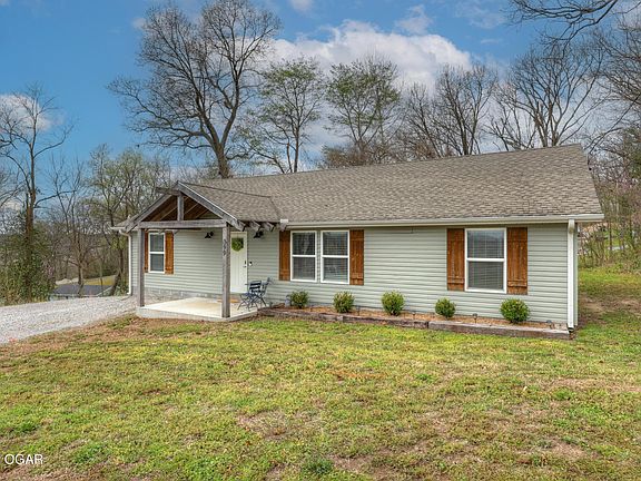 3rd image of 399 Hilltop Dr