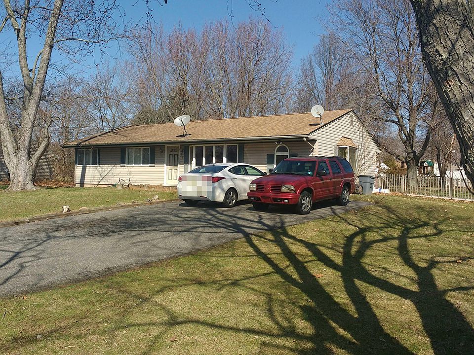 2nd image of 8 Burnham Ct
