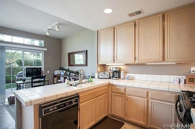 Montara Dr — Photo 6