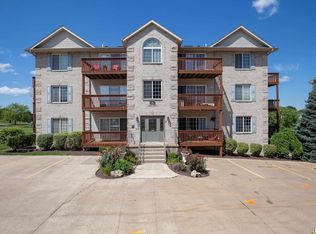 2956 Holiday Ct #7, Bettendorf, IA 52722